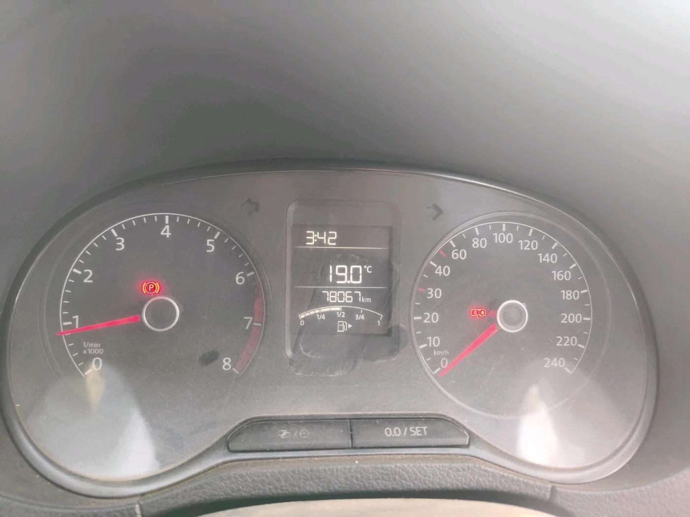 2015 Volkswagen Polo COMFORTLINE 1.2L, Petrol, Manual, 78,067 km, interior