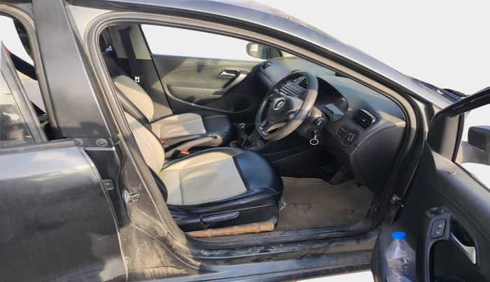 2015 Volkswagen Polo COMFORTLINE 1.2L, Petrol, Manual, 78,067 km, interior