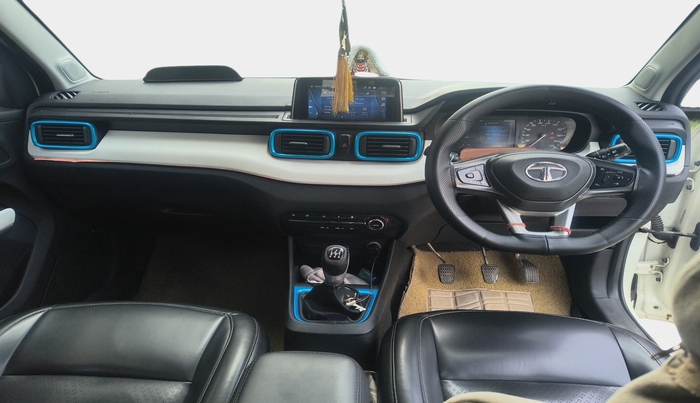 2022 Tata PUNCH CREATIVE  MT, Petrol, Manual, 1,38,103 km, interior