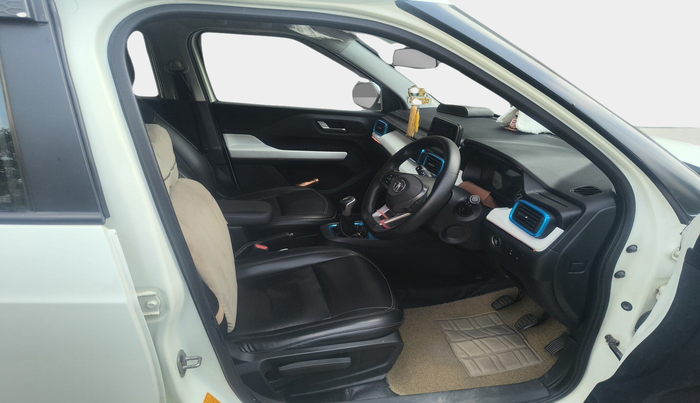 2022 Tata PUNCH CREATIVE  MT, Petrol, Manual, 1,38,103 km, interior