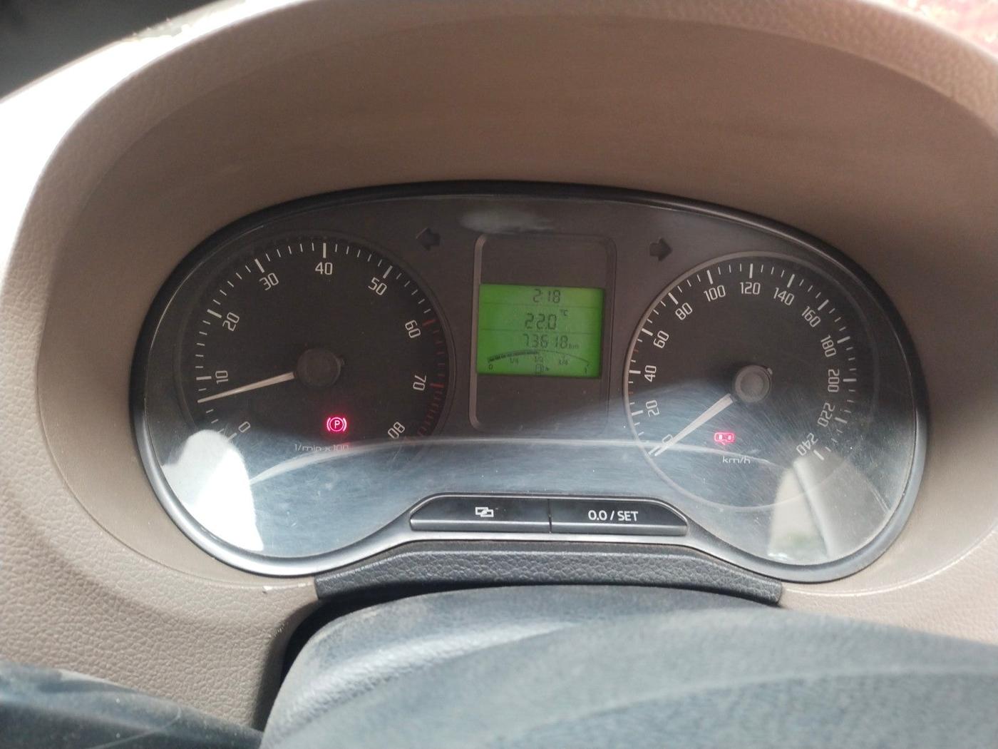 2011 Skoda Rapid AMBITION 1.6 MPI MT, Petrol, Manual, 73,618 km, interior