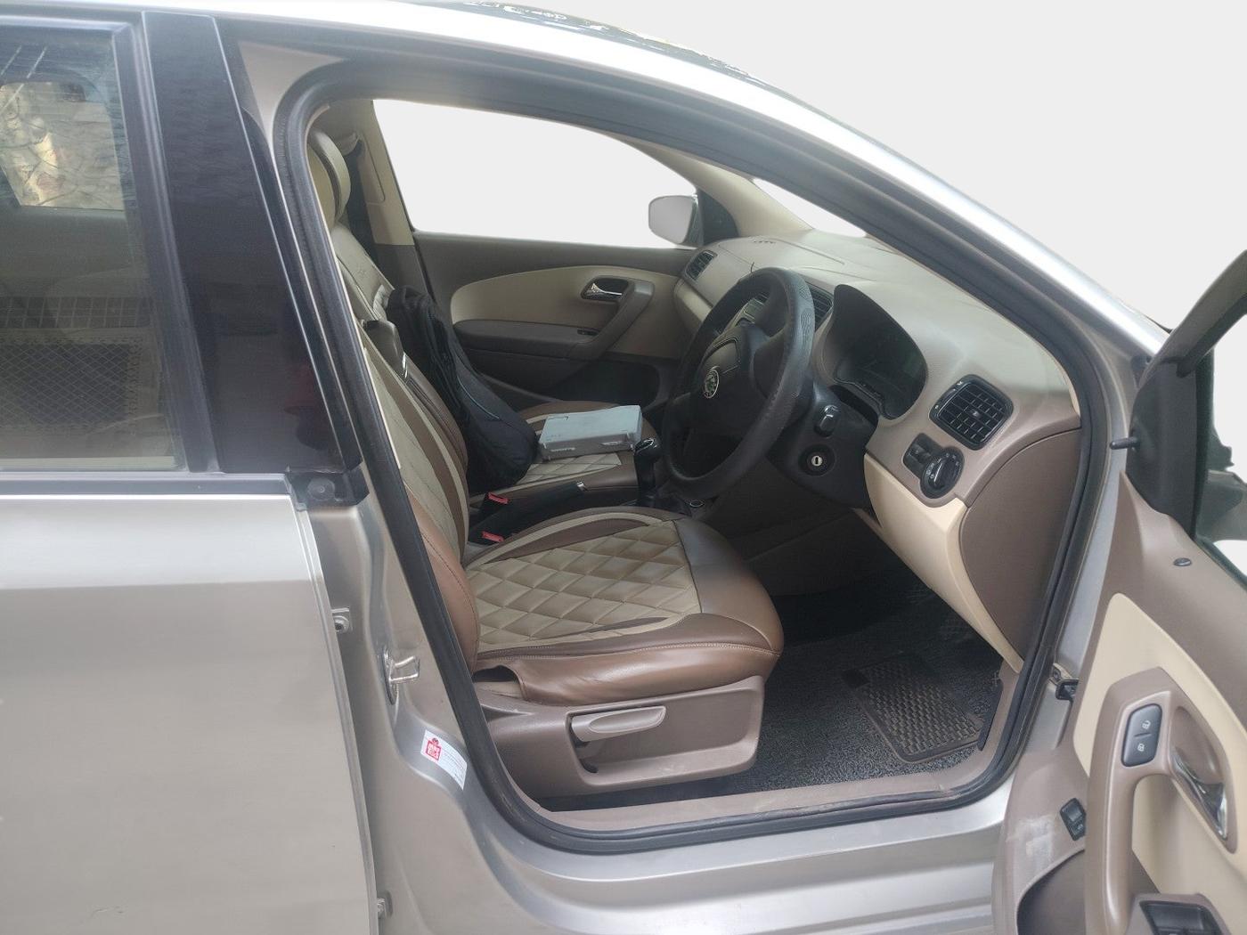 2011 Skoda Rapid AMBITION 1.6 MPI MT, Petrol, Manual, 73,618 km, interior