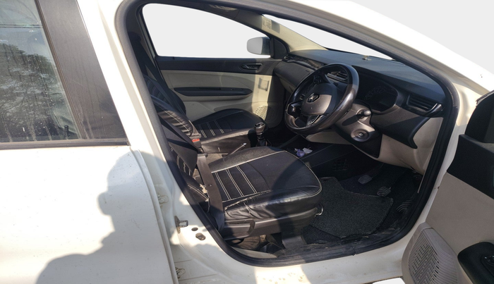 2022 Renault TRIBER RXT, Petrol, Manual, 61,369 km, interior