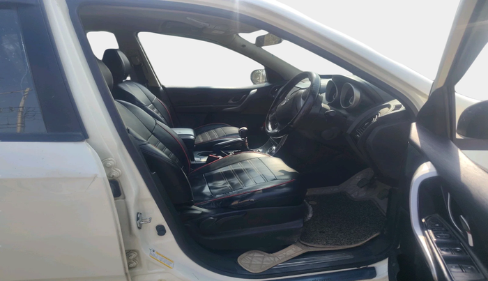 2021 Mahindra XUV500 W7, Diesel, Manual, 1,58,092 km, interior