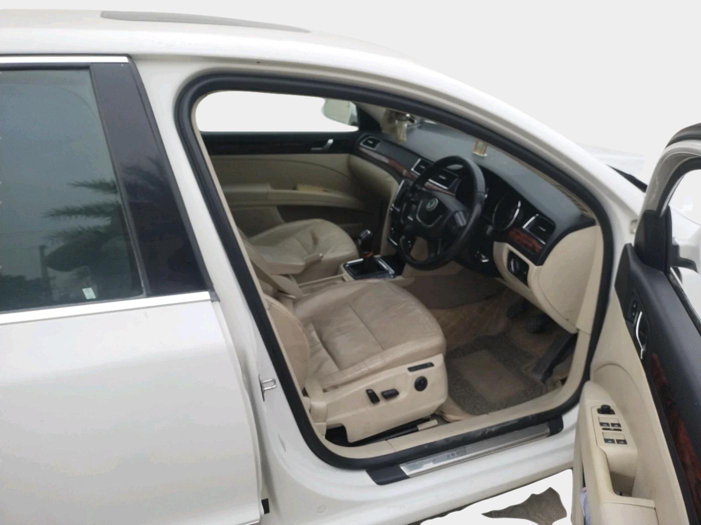2011 Skoda Superb ELEGANCE 1.8 TSI MT, Petrol, Manual, 47,719 km, interior