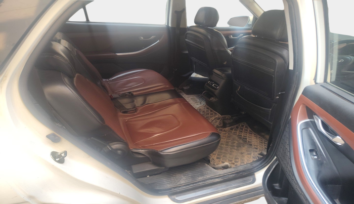 2022 Hyundai ALCAZAR PRESTIGE(O) EXE 1.5 AT 7STR, Diesel, Automatic, 1,35,876 km, interior