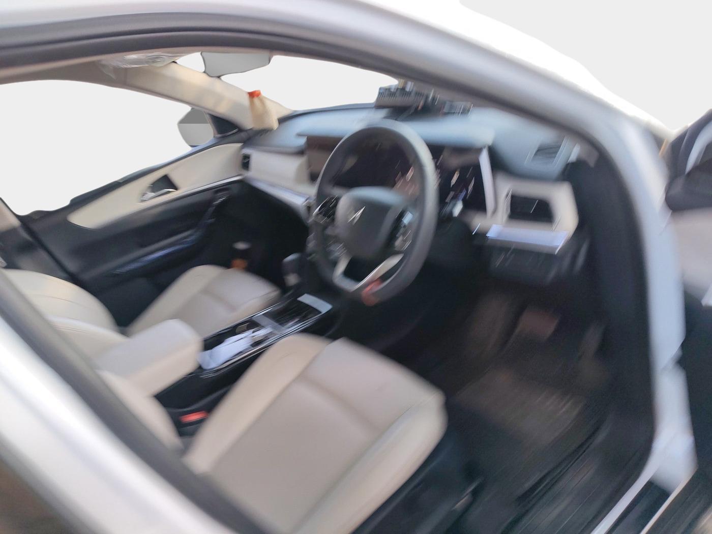 2025 Mahindra XUV700 AX7 Luxury Pack Diesel AT 7 STR, Diesel, Automatic, 5,818 km, interior