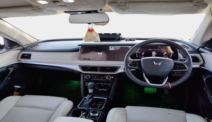 2025 Mahindra XUV700 AX7 Luxury Pack Diesel AT 7 STR, Diesel, Automatic, 5,818 km, interior