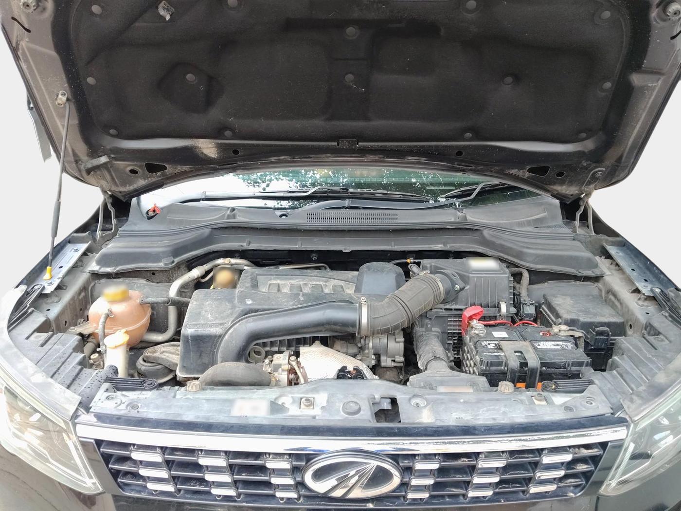 2019 Mahindra XUV300 W8 1.5 DIESEL, Diesel, Manual, 1,04,143 km, exterior