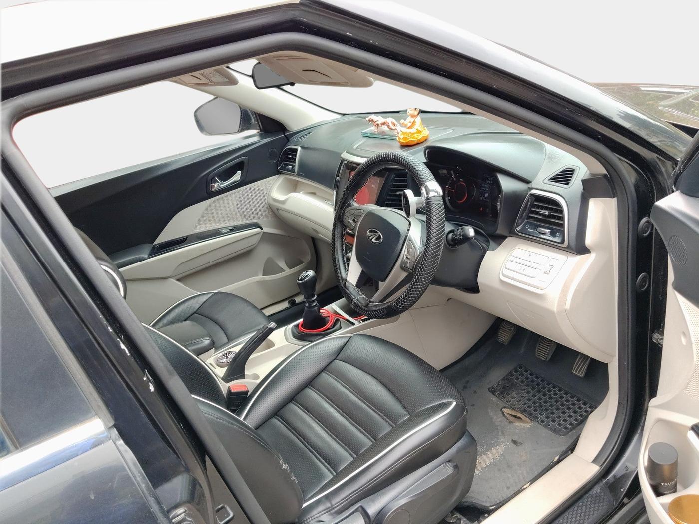 2019 Mahindra XUV300 W8 1.5 DIESEL, Diesel, Manual, 1,04,143 km, interior