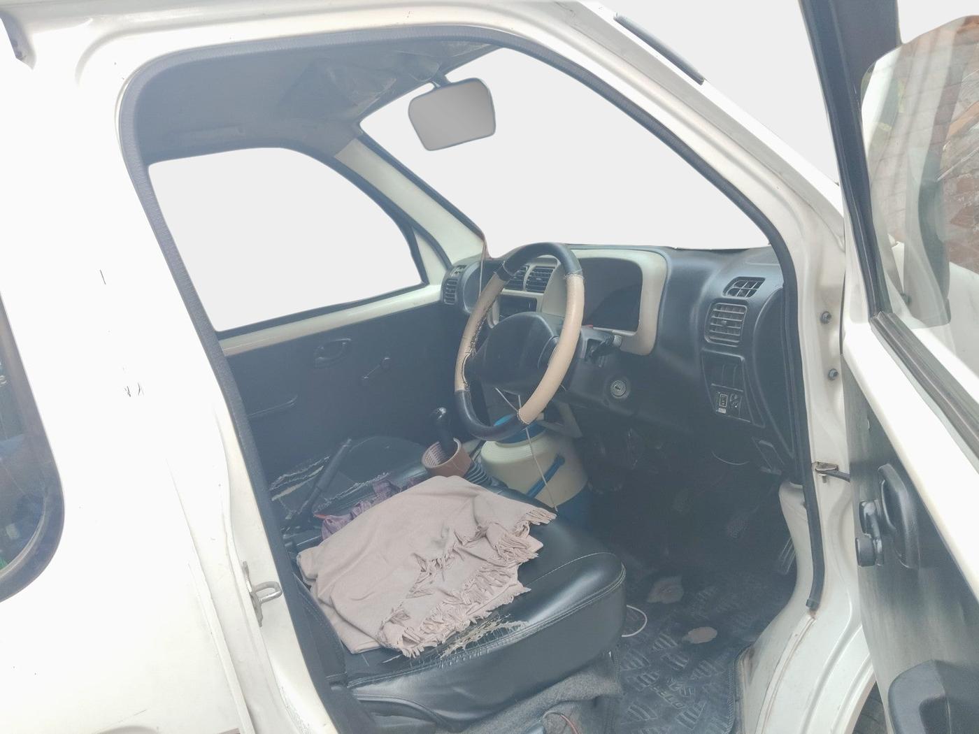 2017 Maruti Eeco 7 STR, Petrol, Manual, 1,48,164 km, interior
