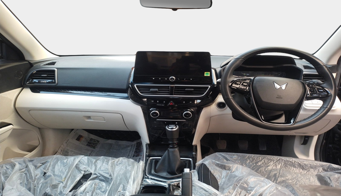 2024 Mahindra XUV 3XO AX5 1.5 Turbo Diesel, Diesel, Manual, 9,504 km, interior