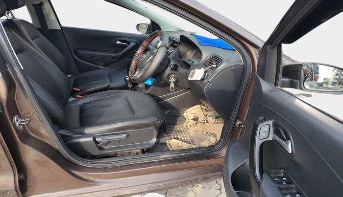 2016 Volkswagen Polo COMFORTLINE 1.2L, Petrol, Manual, 76,500 km, interior