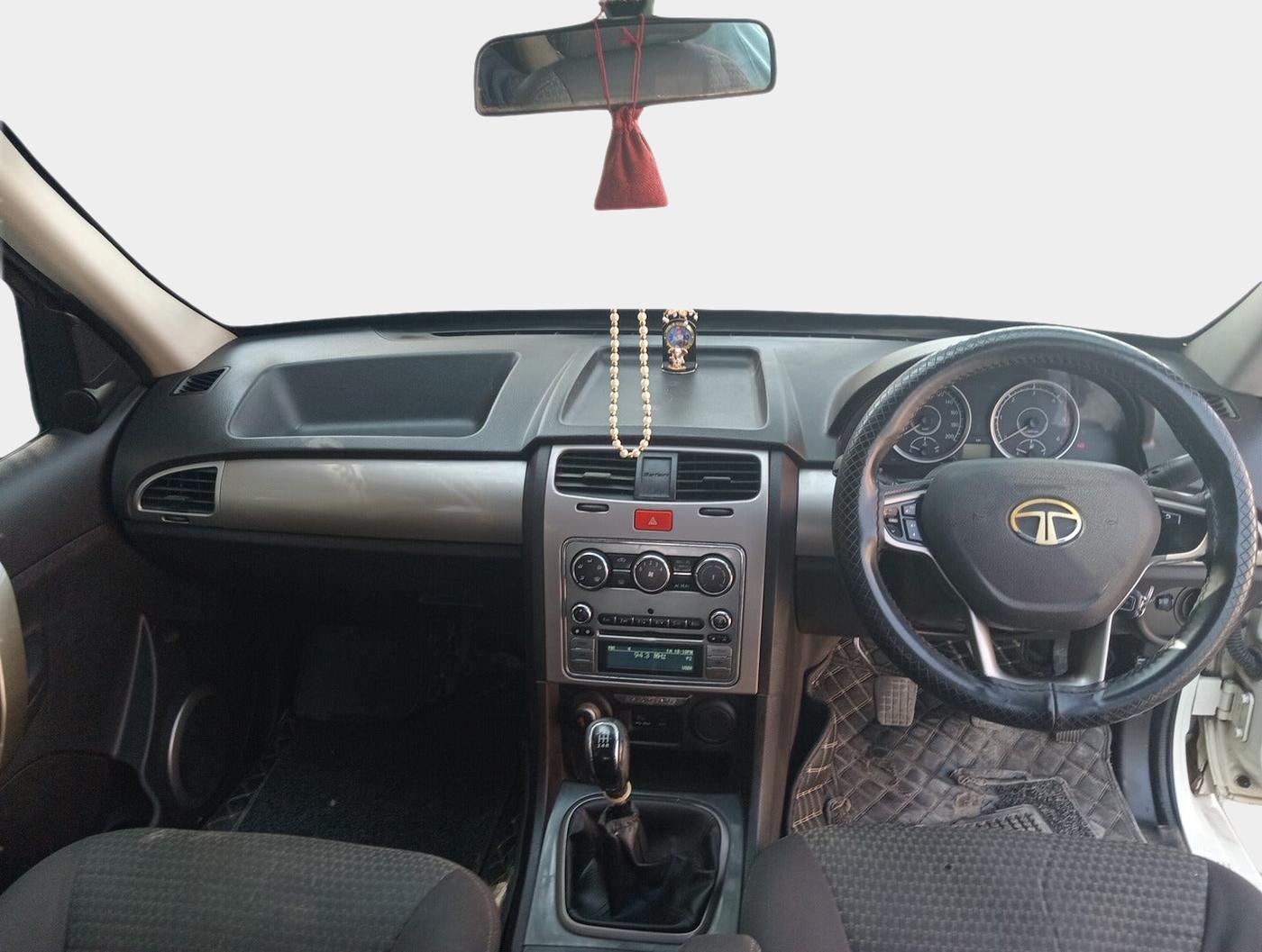 2017 Tata Safari Storme 2.2 EX 4X2, Diesel, Manual, 1,12,556 km, interior