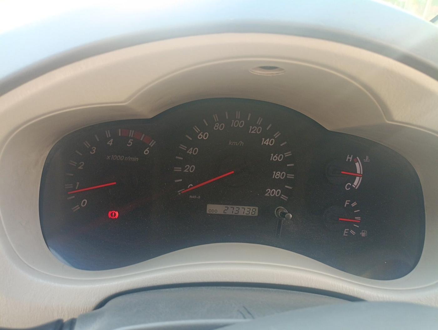 2011 Toyota Innova V 2.5 8 STR, Diesel, Manual, 2,73,738 km, interior