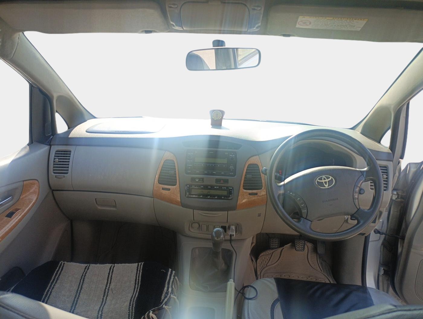 2011 Toyota Innova V 2.5 8 STR, Diesel, Manual, 2,73,738 km, interior