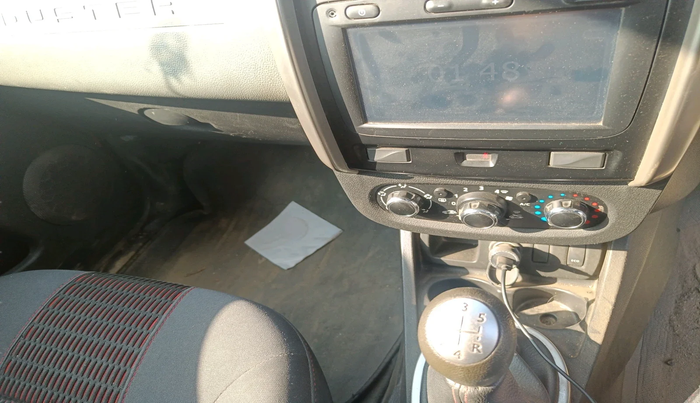 2017 Renault Duster 85 PS RXS MT DIESEL, Diesel, Manual, 1,68,467 km, interior