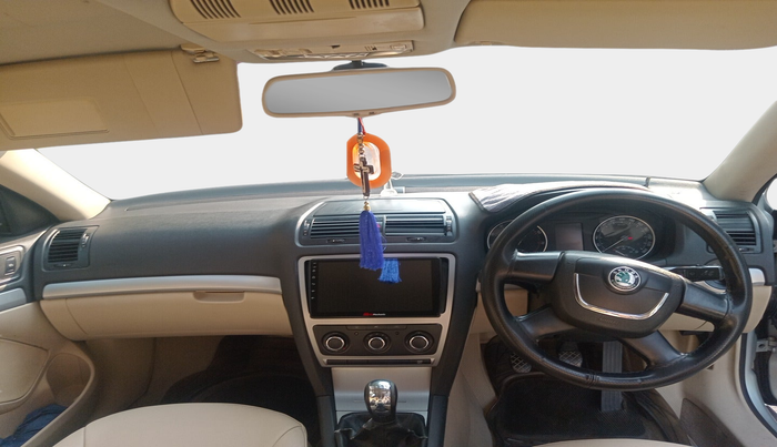 2011 Skoda Laura AMBIENTE 1.8 TSI, Petrol, Manual, 53,889 km, interior