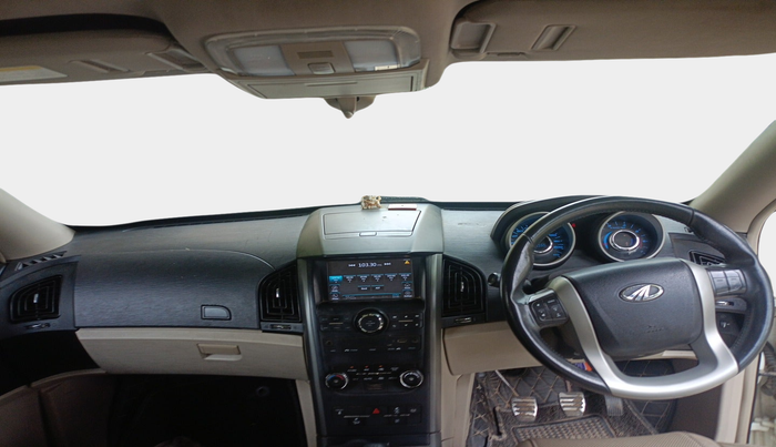 2016 Mahindra XUV500 W10, Diesel, Manual, 1,16,550 km, interior