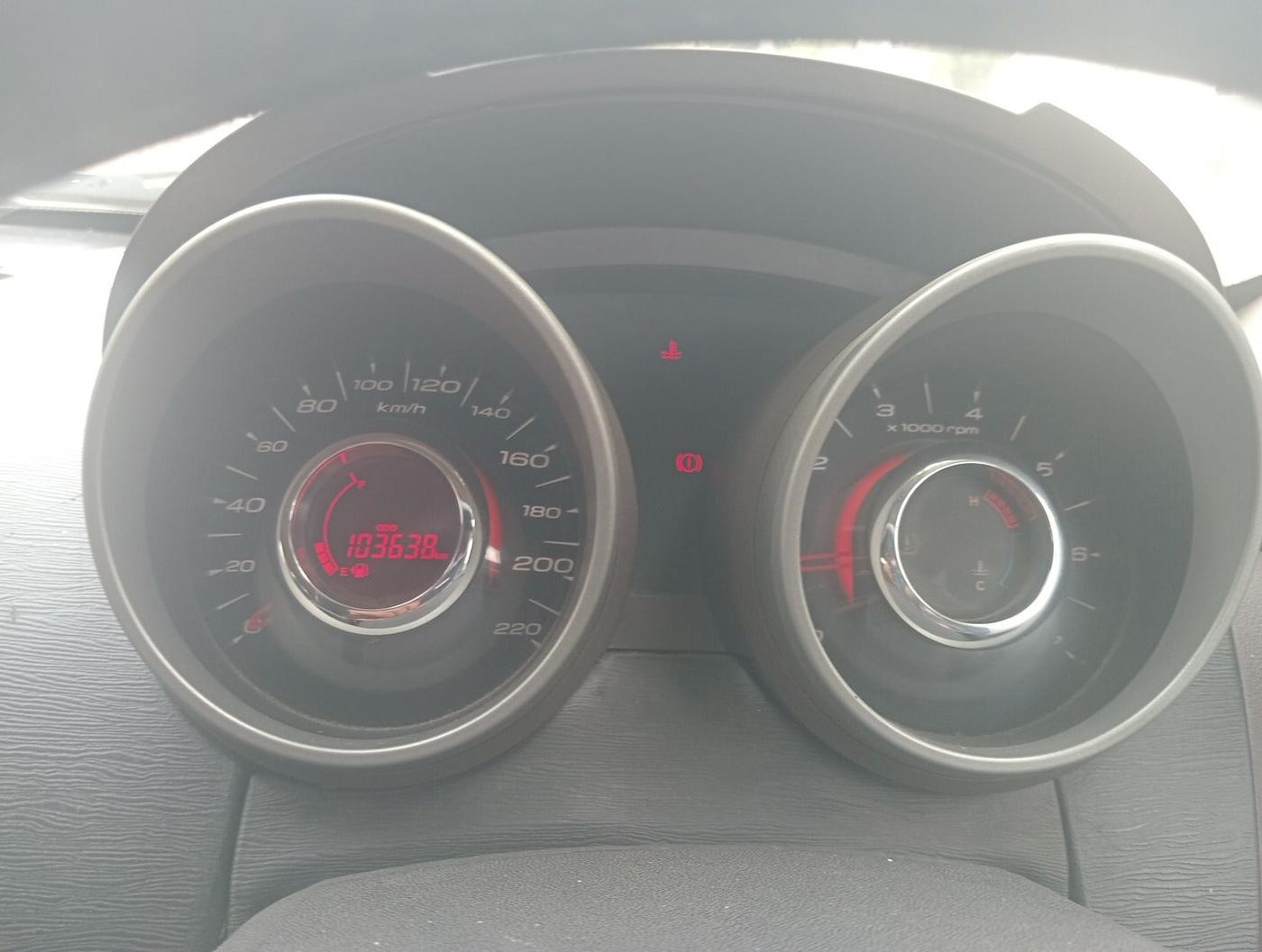 2015 Mahindra XUV500 W8, Diesel, Manual, 1,03,638 km, interior