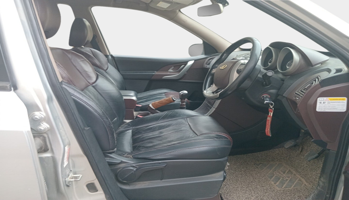 2015 Mahindra XUV500 W8, Diesel, Manual, 1,03,638 km, interior