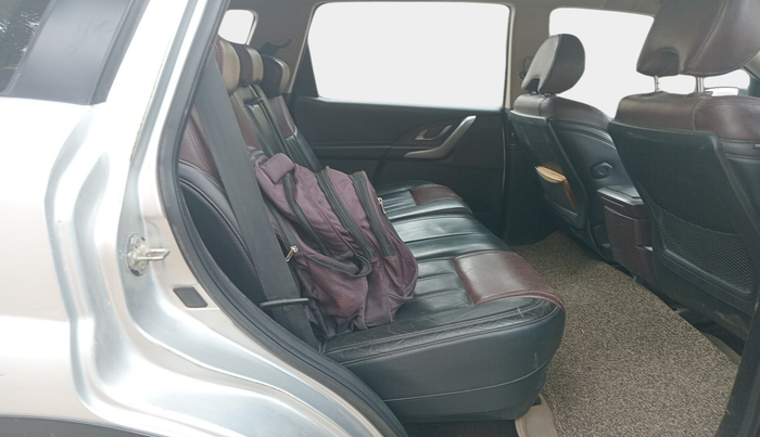 2015 Mahindra XUV500 W8, Diesel, Manual, 1,03,638 km, interior