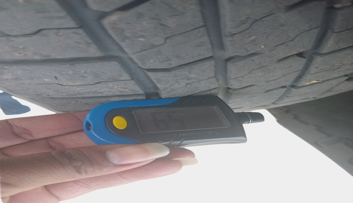 2015 Mahindra XUV500 W8, Diesel, Manual, 1,03,638 km, tyre