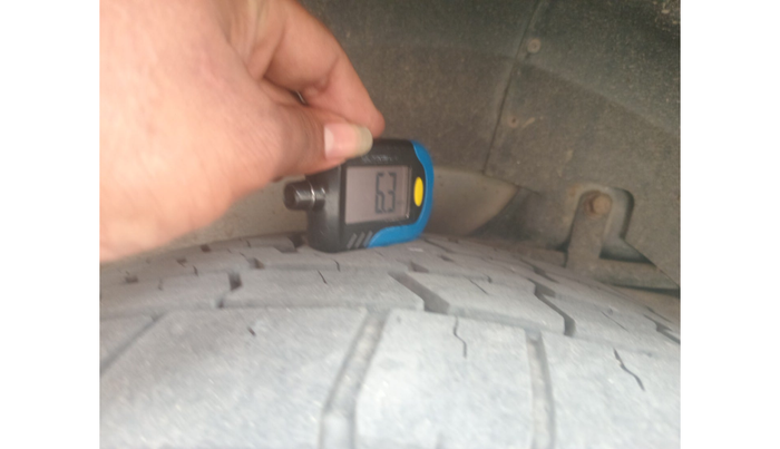 2015 Mahindra XUV500 W8, Diesel, Manual, 1,03,638 km, tyre