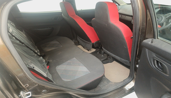 2020 Renault Kwid RXT 1.0 (O), Petrol, Manual, 11,331 km, interior