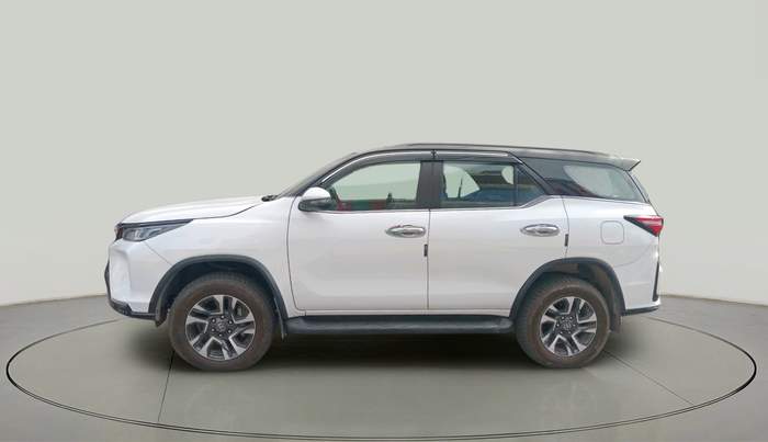 2024 Toyota Fortuner 4X2 AT 2.8 LEGENDER, Diesel, Automatic, 7,194 km, exterior