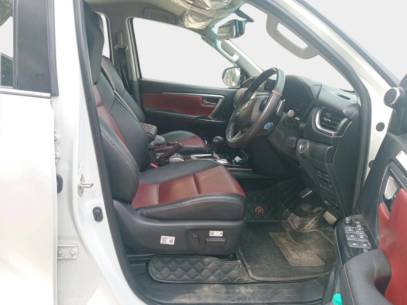 2024 Toyota Fortuner 4X2 AT 2.8 LEGENDER, Diesel, Automatic, 7,194 km, interior