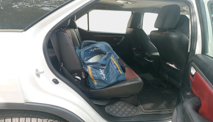 2024 Toyota Fortuner 4X2 AT 2.8 LEGENDER, Diesel, Automatic, 7,194 km, interior