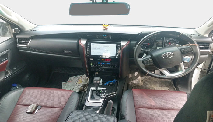 2024 Toyota Fortuner 4X2 AT 2.8 LEGENDER, Diesel, Automatic, 7,194 km, interior