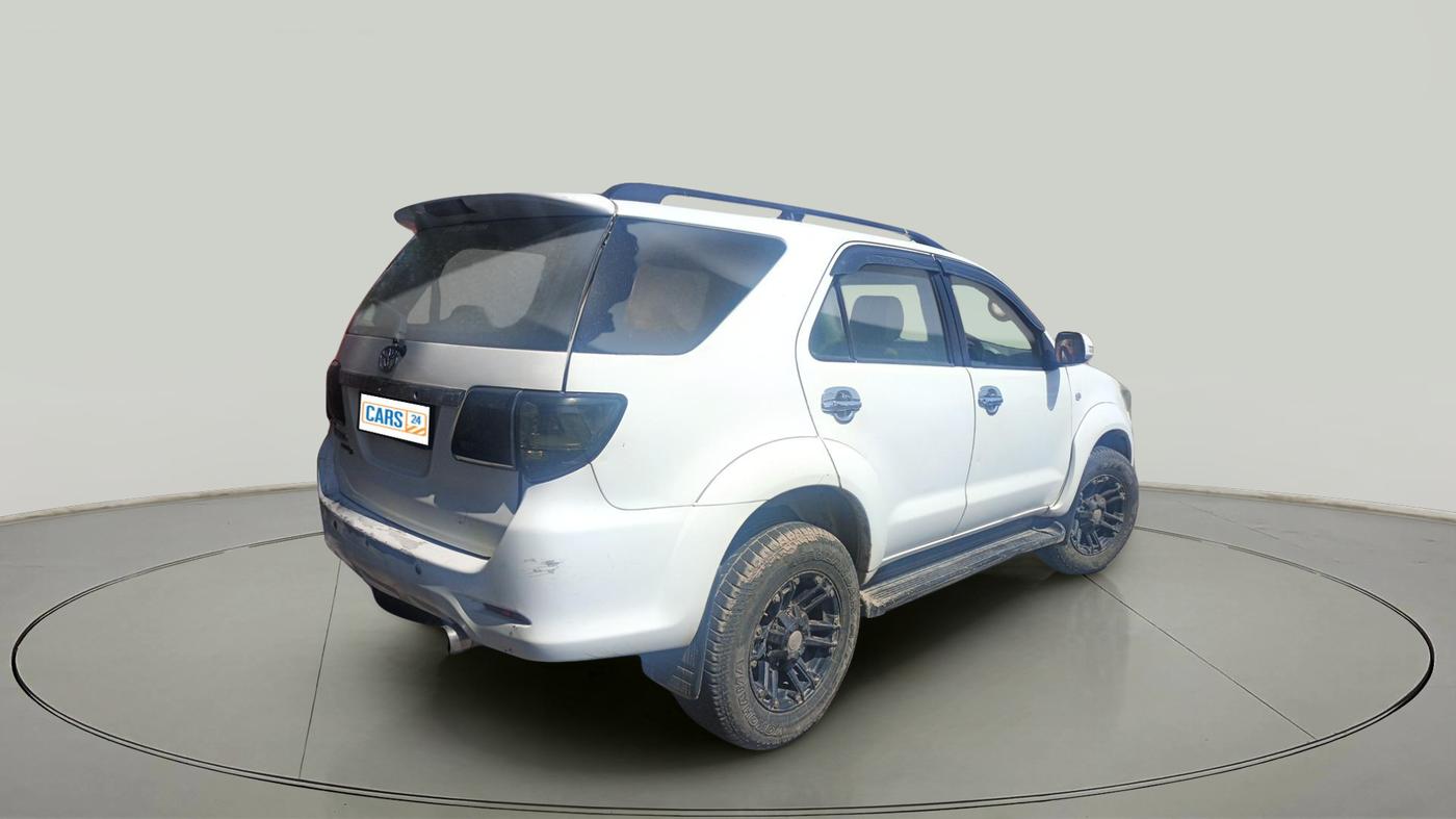 2011 Toyota Fortuner 3.0 4X2 MT, Diesel, Manual, 1,57,093 km, exterior