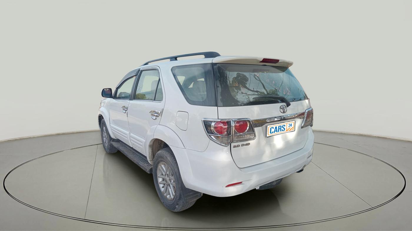 2013 Toyota Fortuner 3.0 4X2 AT, Diesel, Automatic, 1,58,996 km, exterior