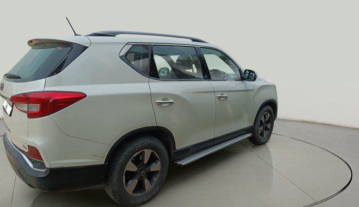 2018 Mahindra ALTURAS G4 4WD AT, Diesel, Automatic, 1,39,341 km, exterior