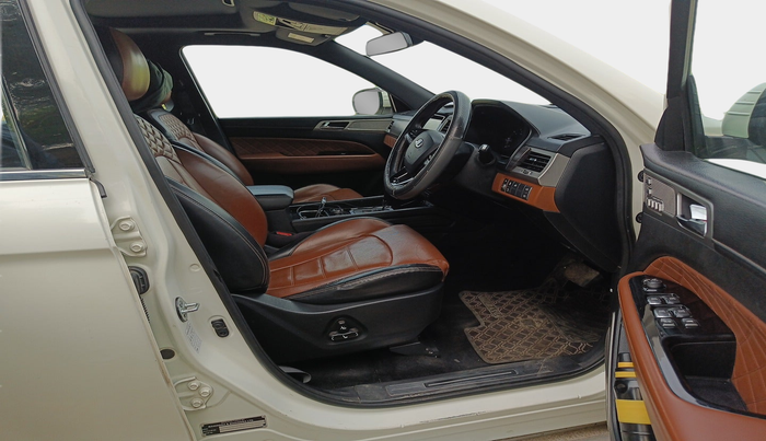 2018 Mahindra ALTURAS G4 4WD AT, Diesel, Automatic, 1,39,341 km, interior