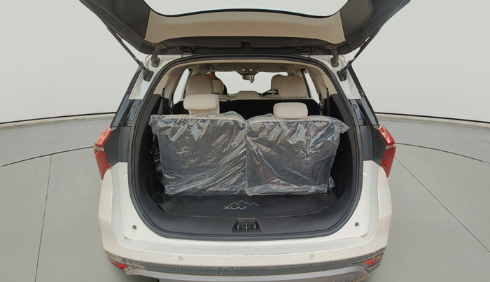 2025 Mahindra XUV700 AX 7 LUXURY D AWD AT 7 STR, Diesel, Automatic, 21,318 km, exterior