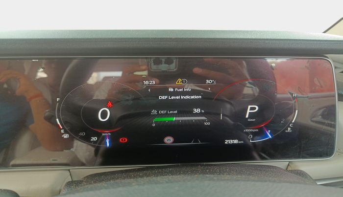 2025 Mahindra XUV700 AX 7 LUXURY D AWD AT 7 STR, Diesel, Automatic, 21,318 km, interior