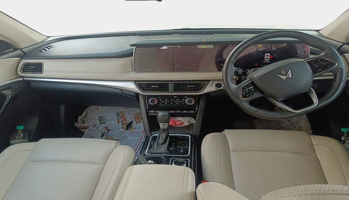 2025 Mahindra XUV700 AX 7 LUXURY D AWD AT 7 STR, Diesel, Automatic, 21,318 km, interior