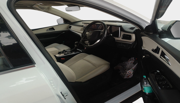 2025 Mahindra XUV700 AX 7 LUXURY D AWD AT 7 STR, Diesel, Automatic, 21,318 km, interior