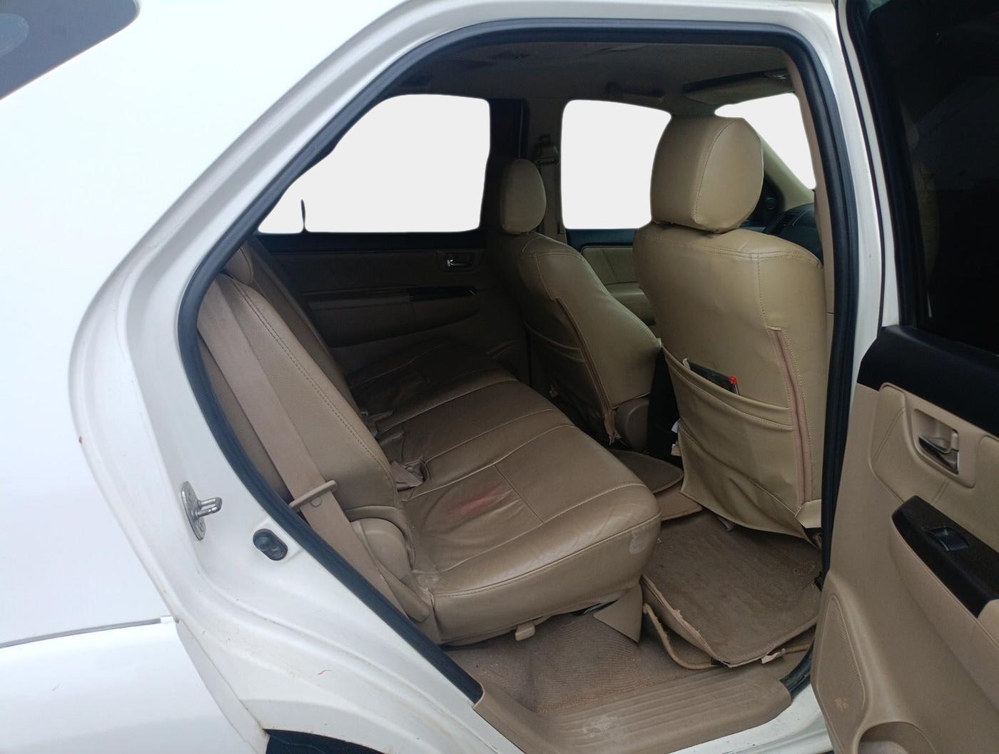 2014 Toyota Fortuner 3.0 4X2 MT, Diesel, Manual, 94,146 km, interior