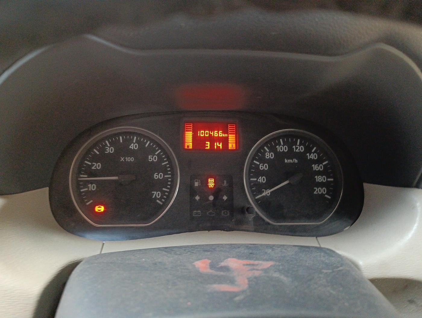 2014 Nissan Terrano XL (D), Diesel, Manual, 1,00,557 km, interior