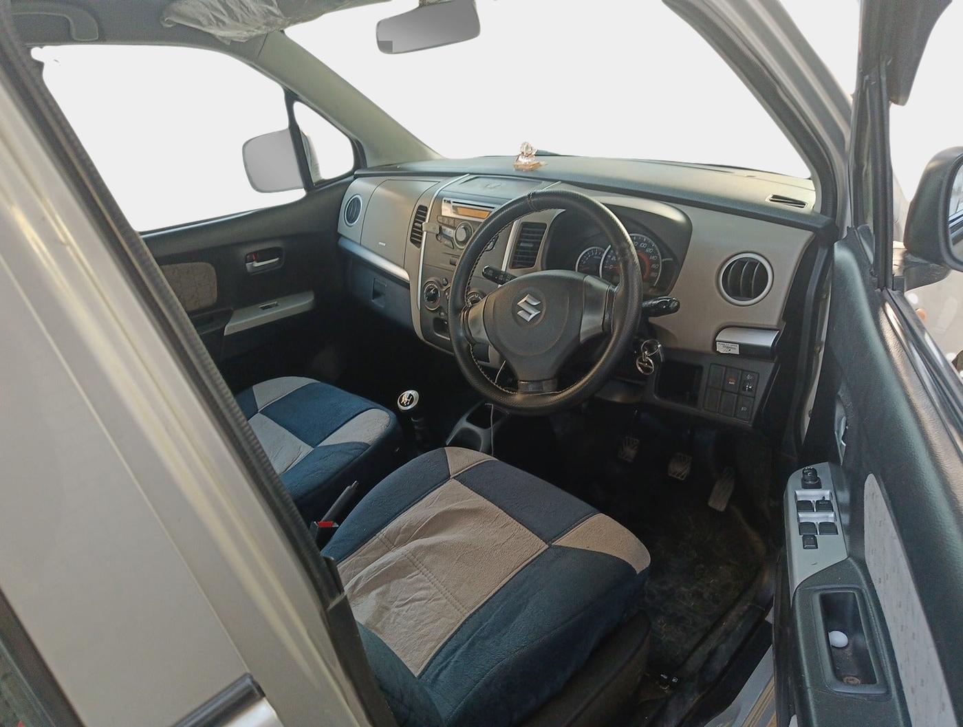2013 Maruti Wagon R 1.0 VXI, Petrol, Manual, 71,400 km, interior