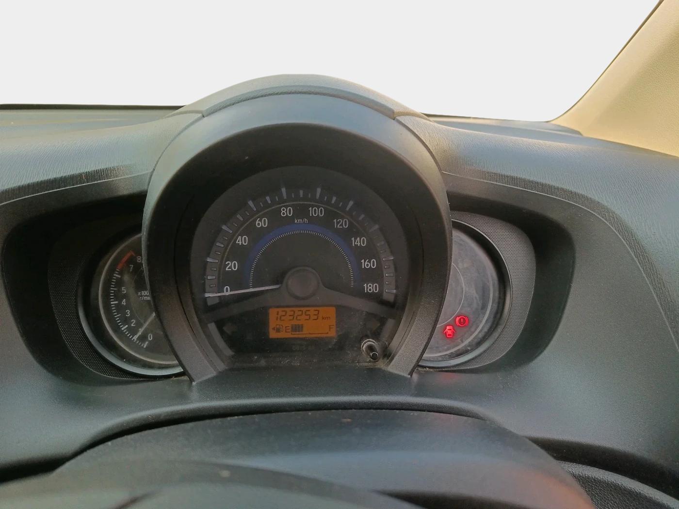 2015 Honda Brio S MT, Petrol, Manual, 1,23,253 km, interior