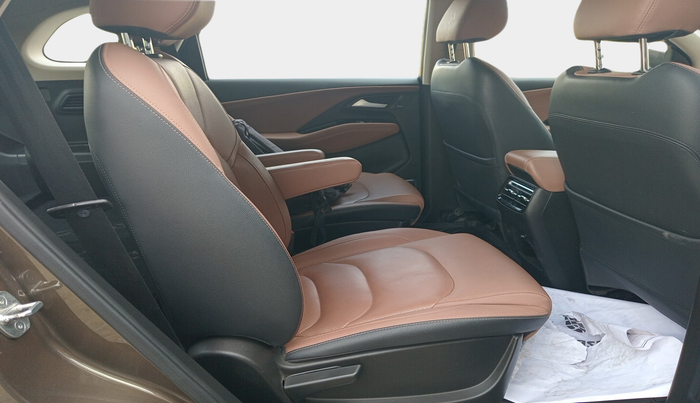 2023 MG HECTOR PLUS SHARP PRO 2.0 TURBO DIESEL 6 STR, Diesel, Manual, 32,000 km, interior