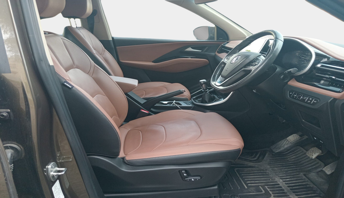 2023 MG HECTOR PLUS SHARP PRO 2.0 TURBO DIESEL 6 STR, Diesel, Manual, 32,000 km, interior