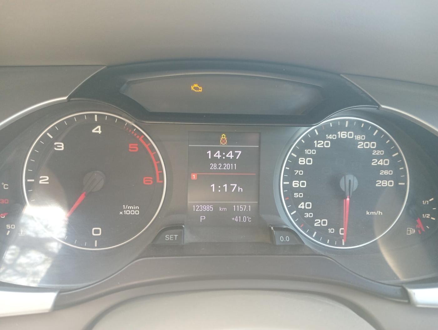 2011 Audi A4 2.0 TDI, Diesel, Automatic, 1,23,985 km, interior