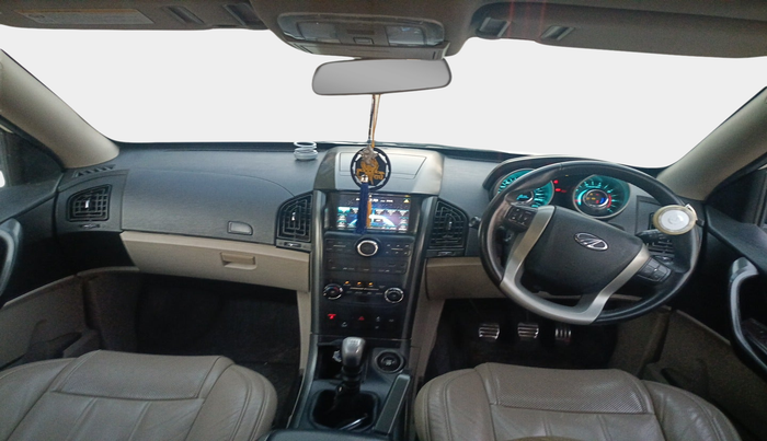 2018 Mahindra XUV500 W10, Diesel, Manual, 1,40,000 km, interior