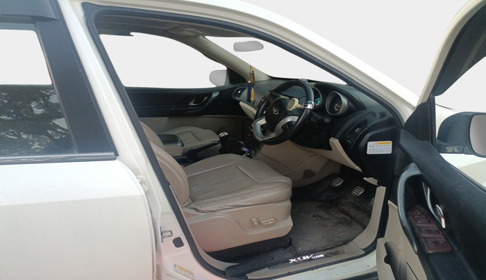 2018 Mahindra XUV500 W10, Diesel, Manual, 1,40,000 km, interior